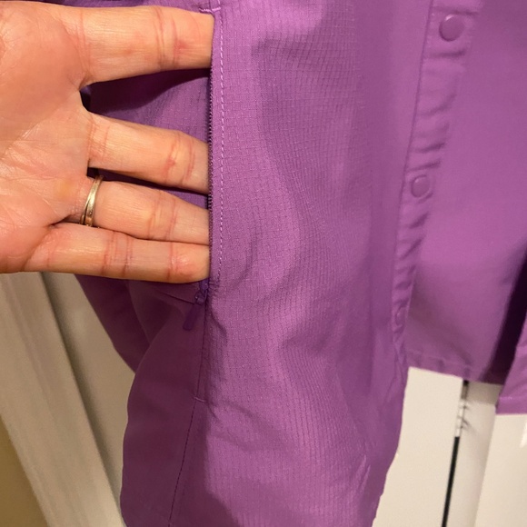 Duluth Women's Water Replent Activeware Shirt Sz. L Snap Closure with Pockets - Picture 6 of 16